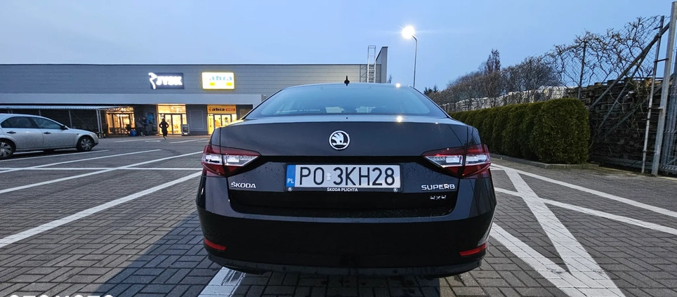 Skoda Superb cena 87900 przebieg: 197600, rok produkcji 2019 z Kołobrzeg małe 436